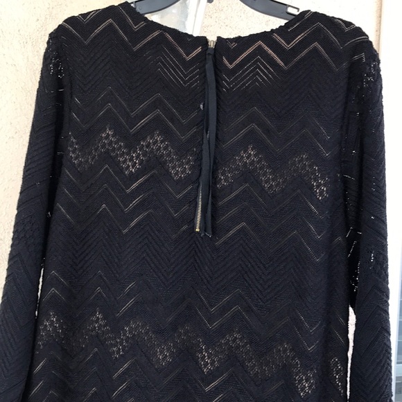 💃🏼💃🏼 Flattering Black Chevron Lace Dress 💃🏼 - Picture 4 of 5